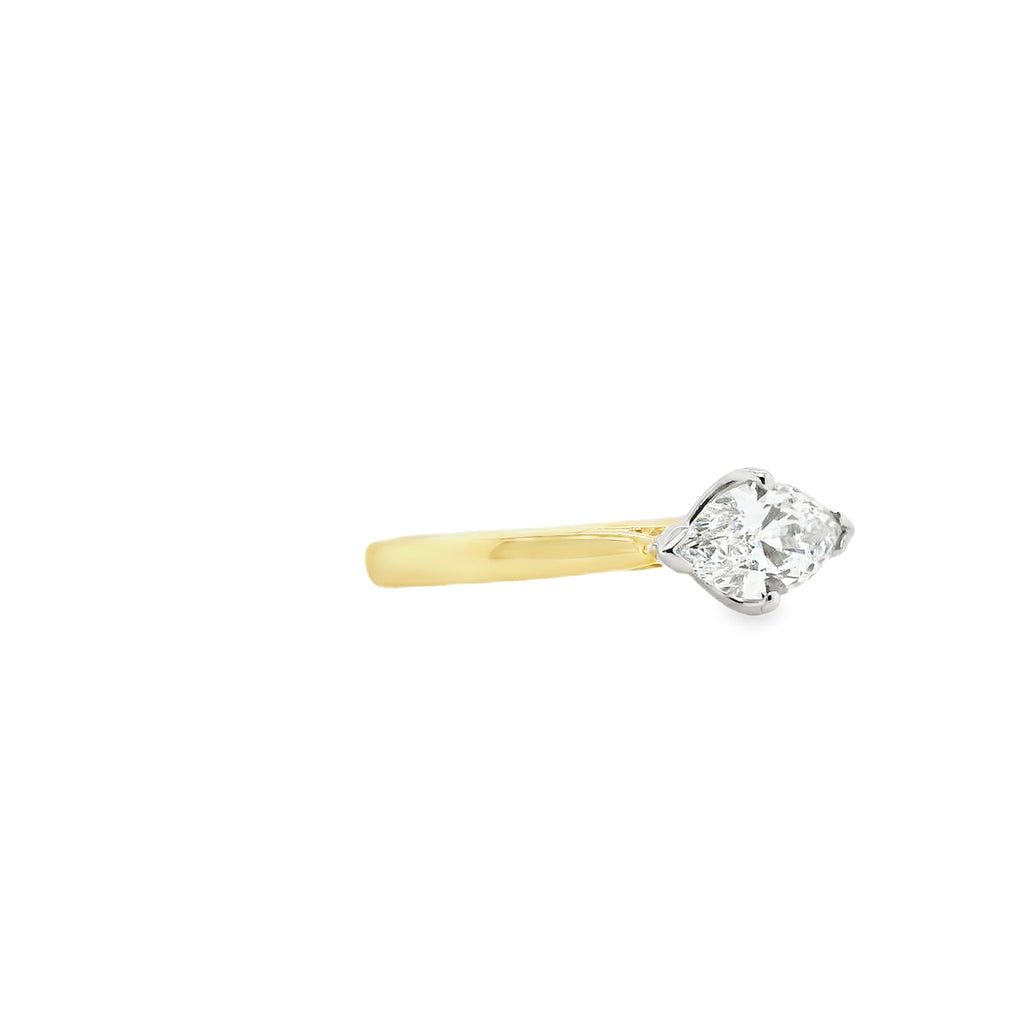 •HORIZONTAL MARQUISE• labradorite + silver ring - size 6