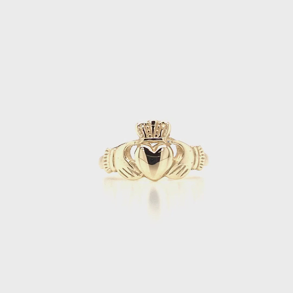 
                
                    Load and play video in Gallery viewer, 9ct Gold Ladies Claddagh Ring - Medium Weight
                
            